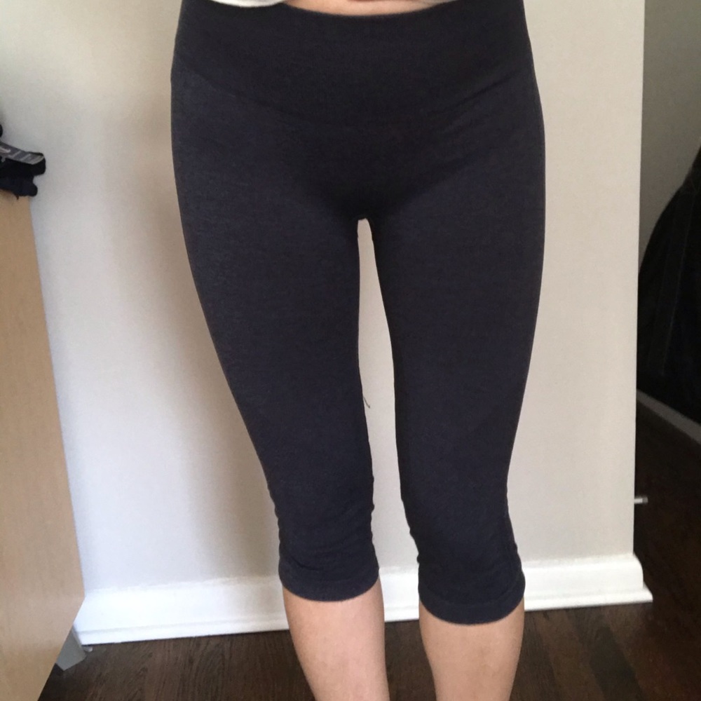 Lululemon In the flow crop stretch capri size 6